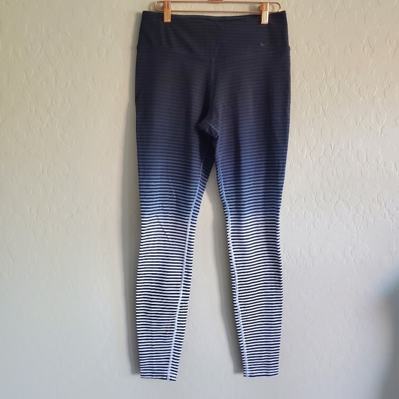 Nike Pants - Nike Dri-fit Leggings
Small